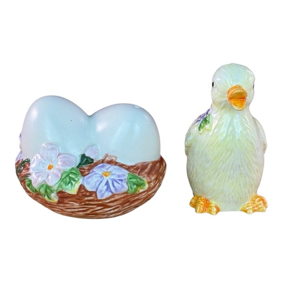 Avon Gift Collection Springtime Salt and Pepper Shakers Duck and Eggs Shakers - Picture 3 of 15
